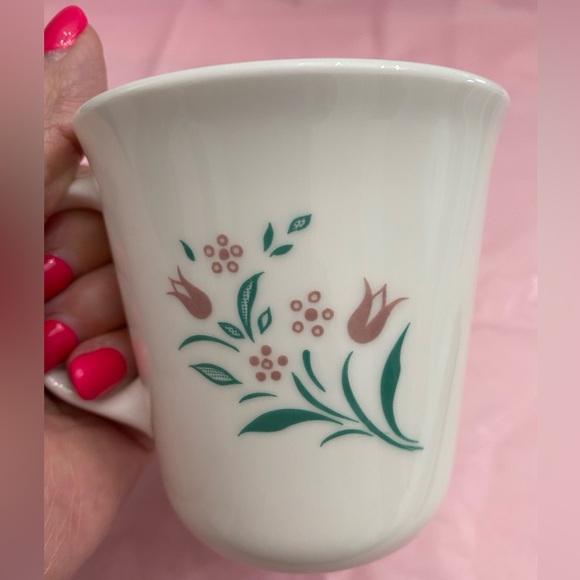 EUC 6 VTG CORNING MUGS IN THE “ROSEMARIE” PATTERN WITH PINK FLOWERS AND GREENERY - Picture 4 of 9